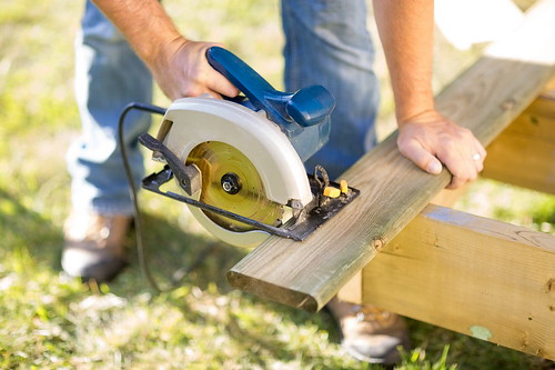 Electric saws for cutting wood